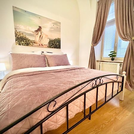 Elegant Apartment In Košice Eksteriør bilde