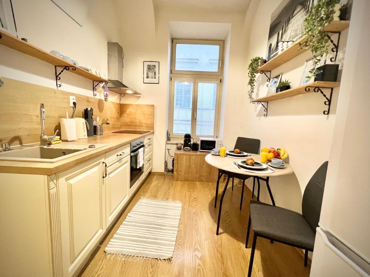 Elegant Apartment In Košice Eksteriør bilde