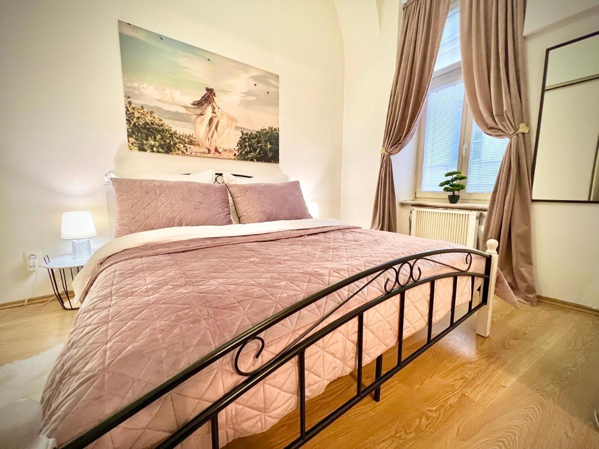 Elegant Apartment In Košice Eksteriør bilde