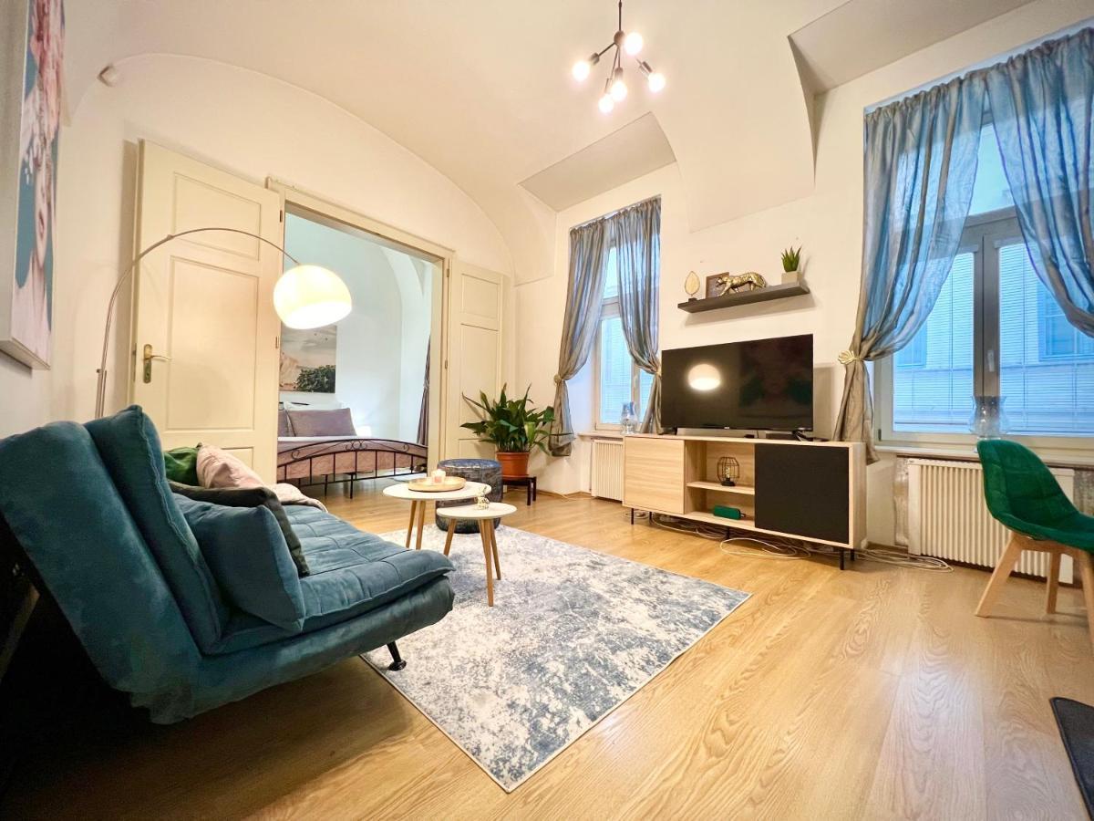 Elegant Apartment In Košice Eksteriør bilde